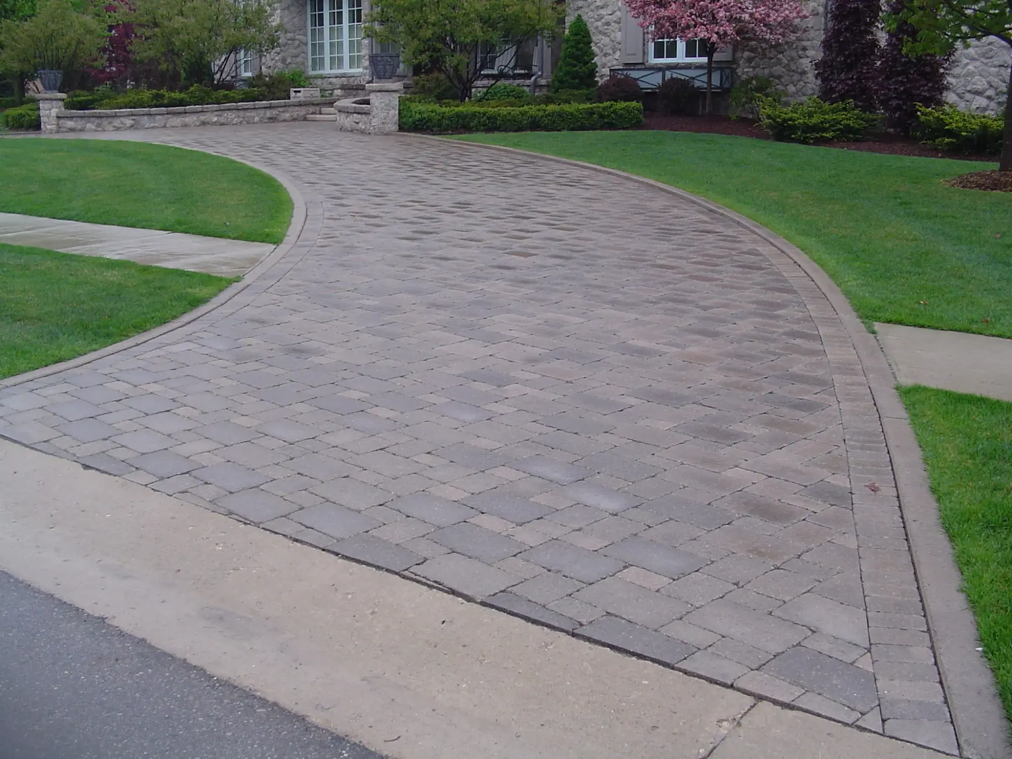 Driveway, Parking Lot & Walkway pavers in Bronx, Queens, & Brooklyn, NY